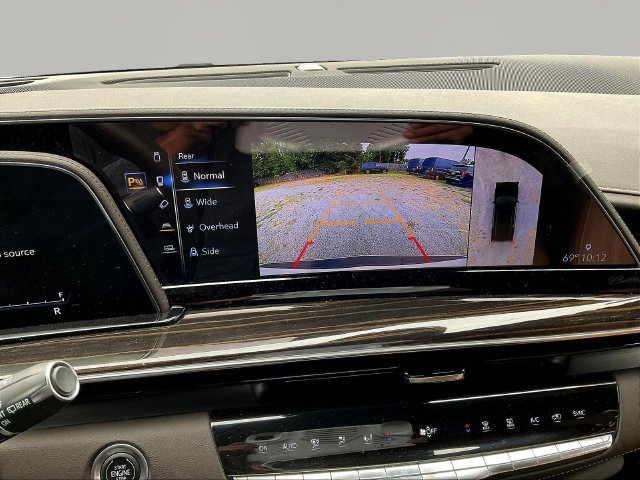 Used 2022 Cadillac Escalade Premium Luxury AWD/4WD image 16