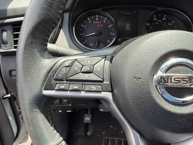 Used 2017 Nissan Rogue SV w/ Midnight Edition FWD image 16