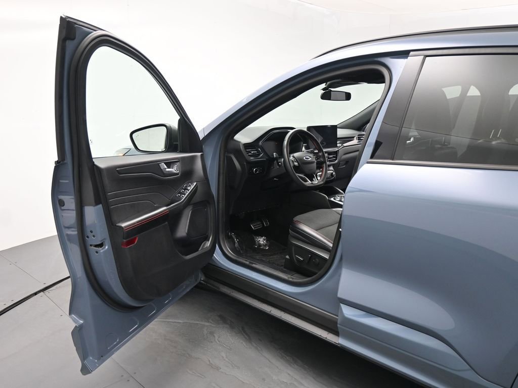 Certified 2023 Ford Escape ST-Line w/ Tech Pack #1 image 9