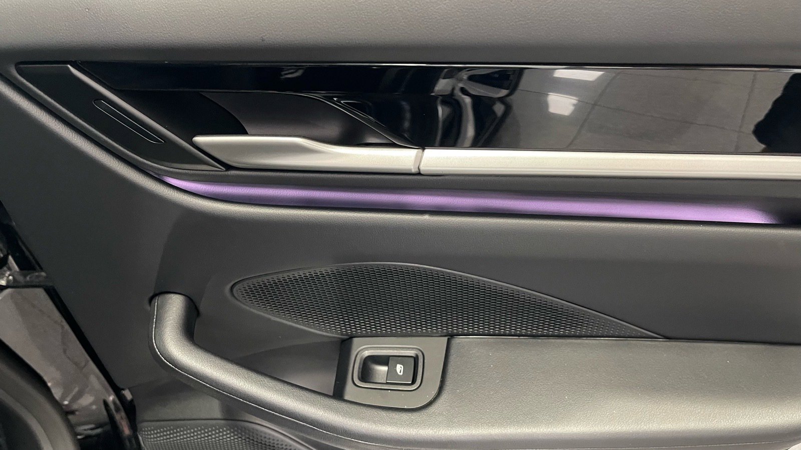 Used 2025 Porsche Macan Electric image 45