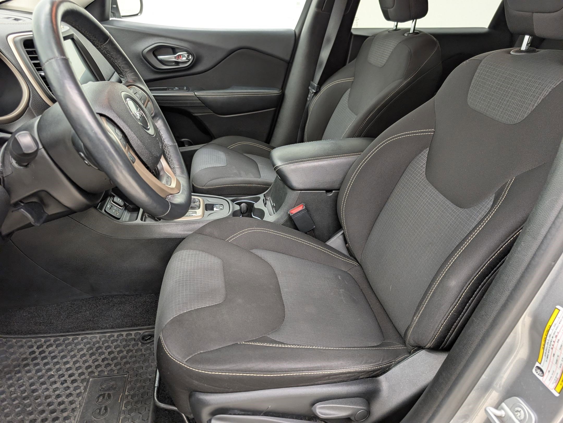 Used 2015 Jeep Cherokee Latitude w/ Cold Weather Group image 4