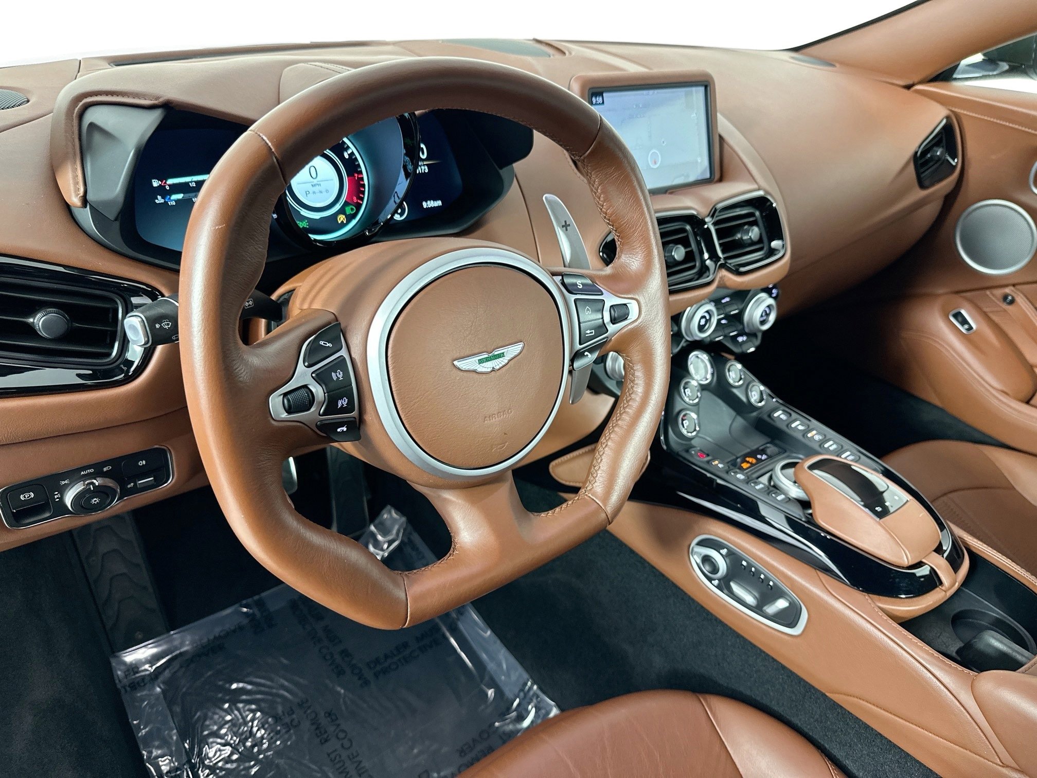 Used 2020 Aston Martin V8 Vantage Coupe image 3