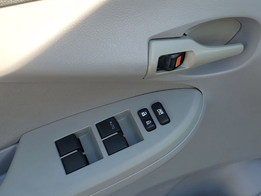 Used 2013 Toyota Corolla L image 39