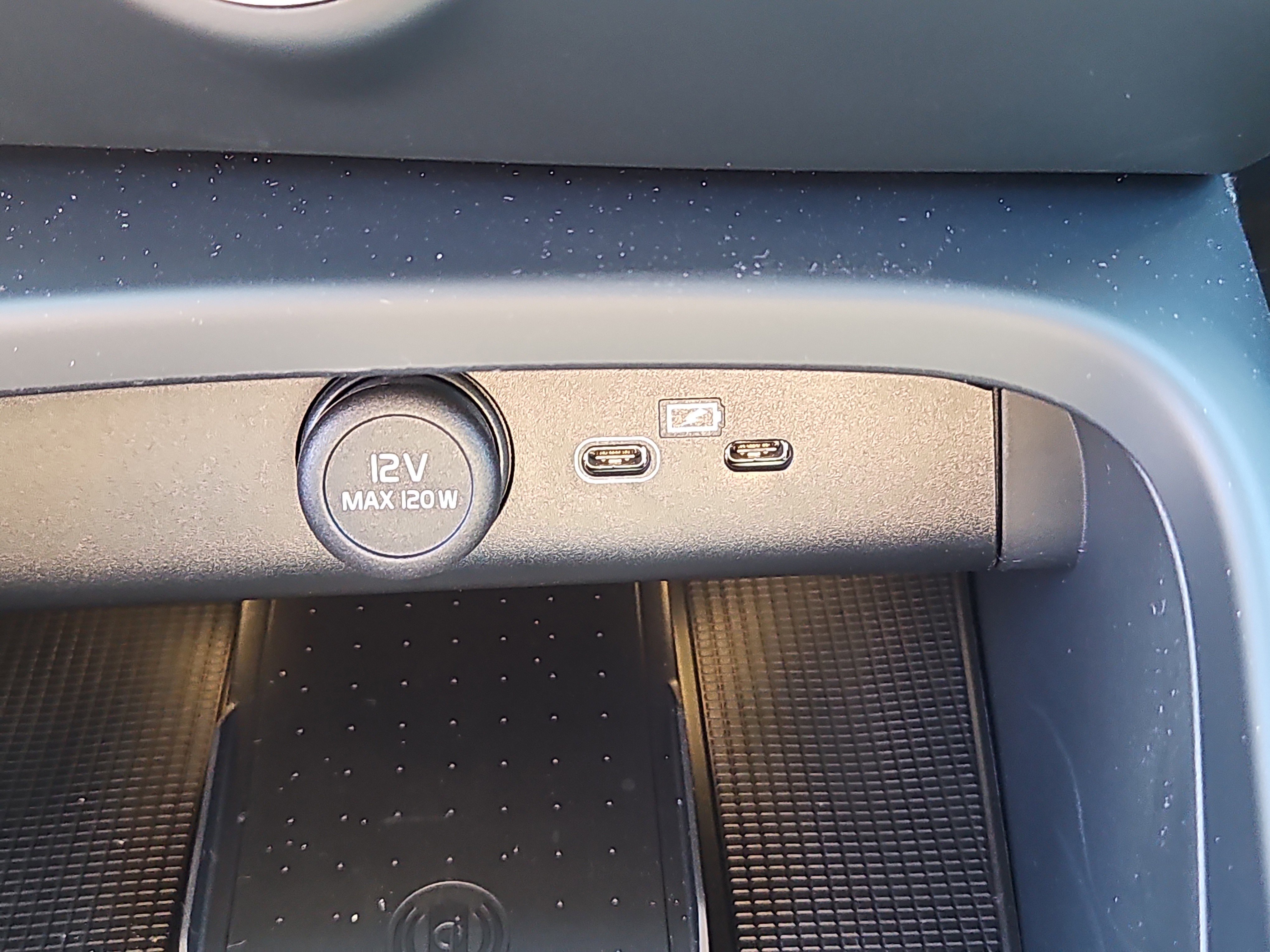 New 2026 Volvo XC40 B5 Core w/ Protection Package Premier image 7