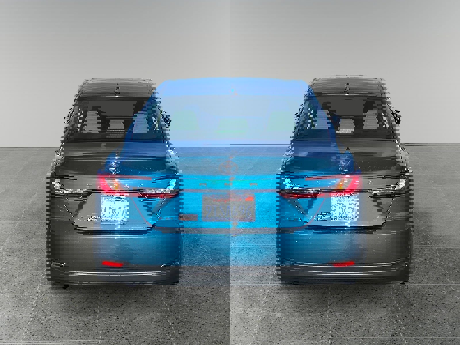 Used 2025 Toyota Camry LE w/ Convenience Package image 4