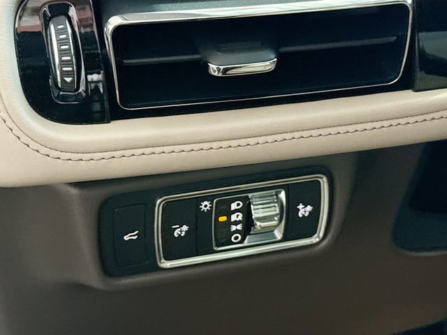 Used 2020 Lincoln Aviator AWD image 11