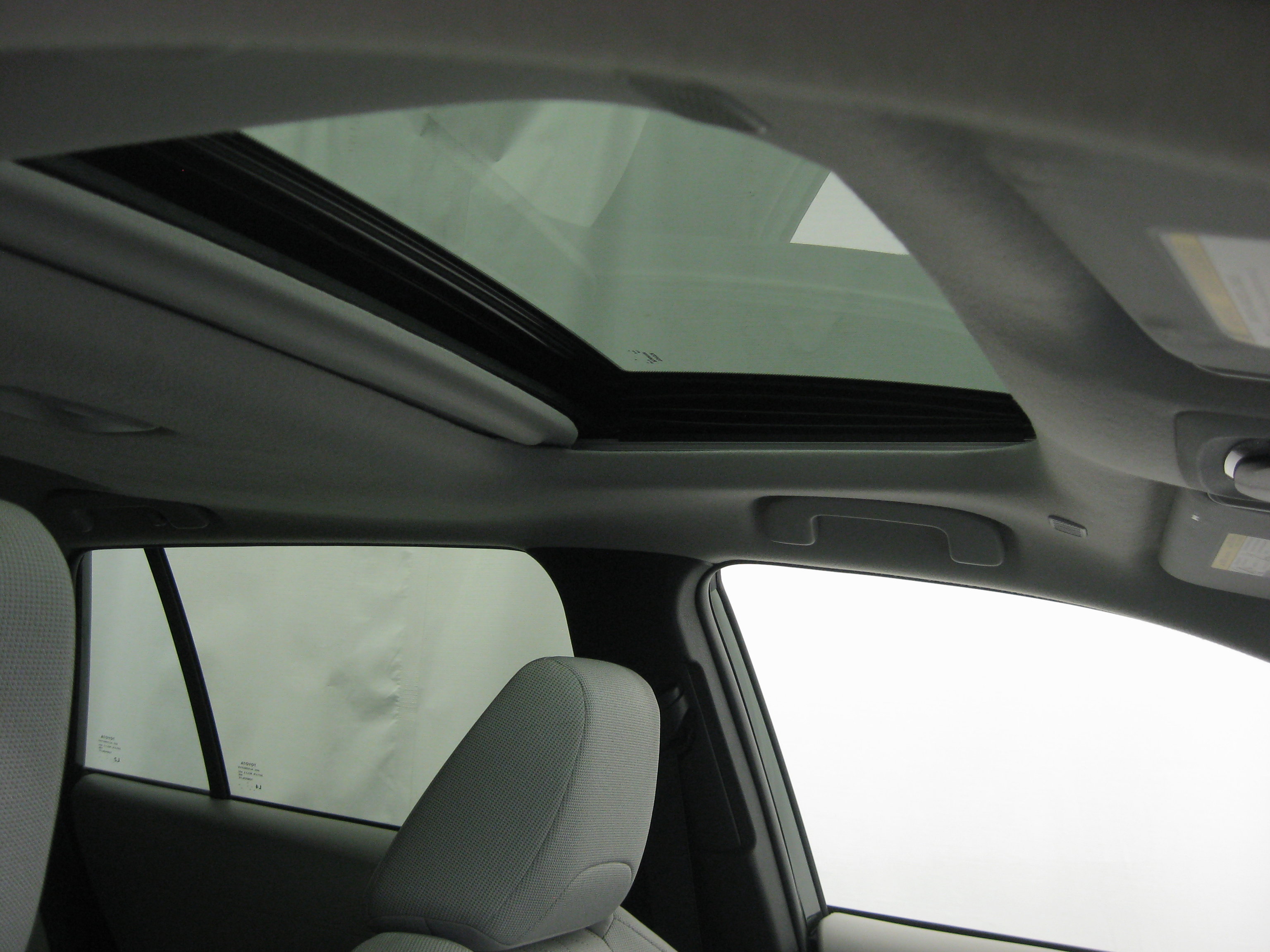 Certified 2023 Toyota Corolla Cross LE image 3