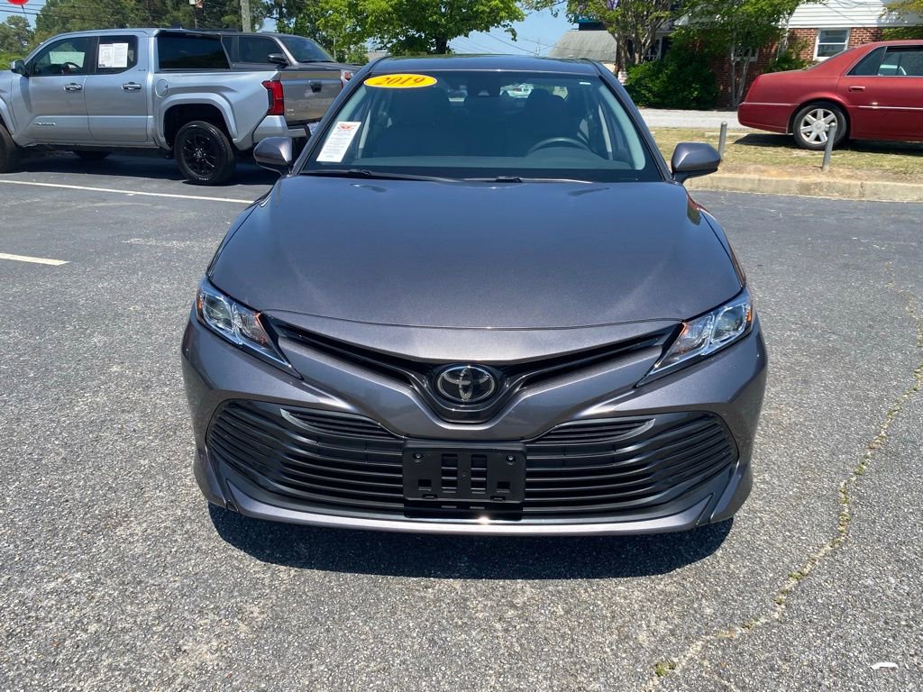 Used 2019 Toyota Camry LE FWD image 18