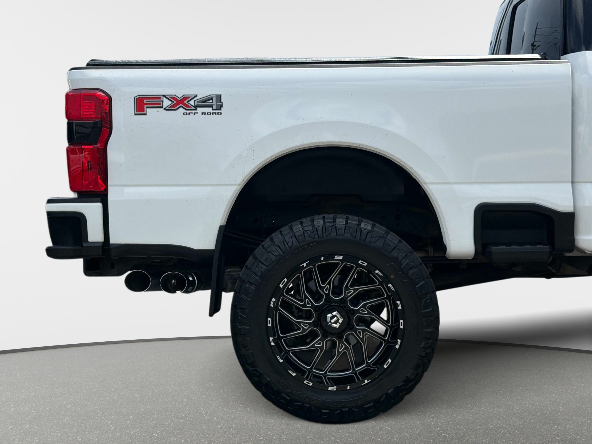 Used 2025 Ford F250 Platinum AWD/4WD image 4