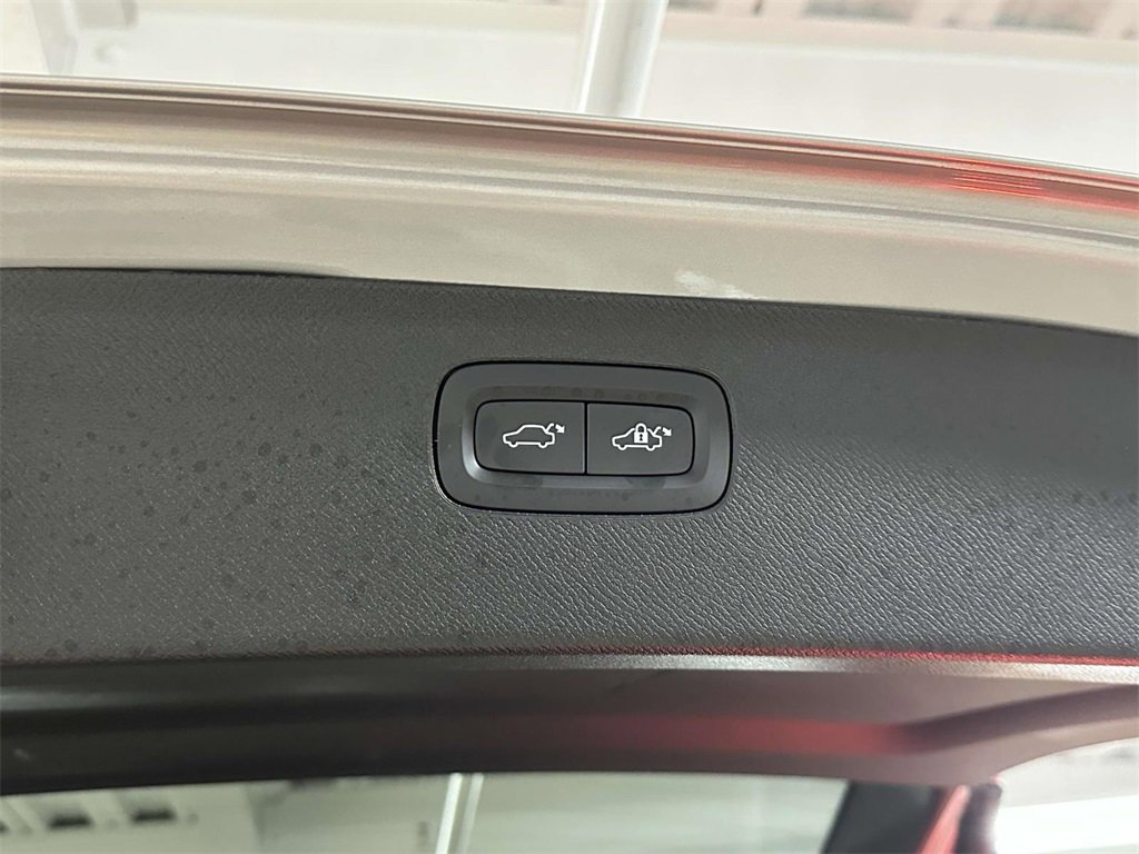 Used 2025 Volvo XC90 B5 Plus image 15