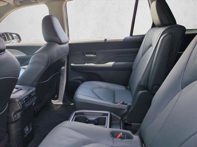 Certified 2025 Toyota Grand Highlander AWD image 18