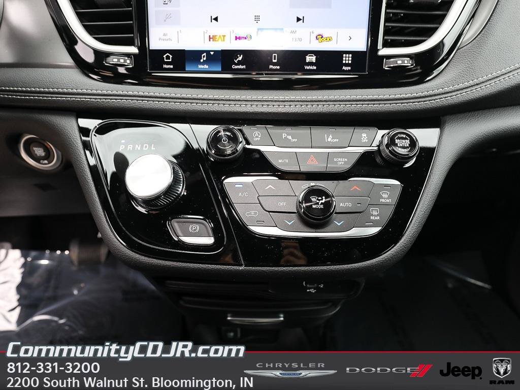 New 2026 Chrysler Pacifica Select w/ S Appearance Package AWD/4WD image 17