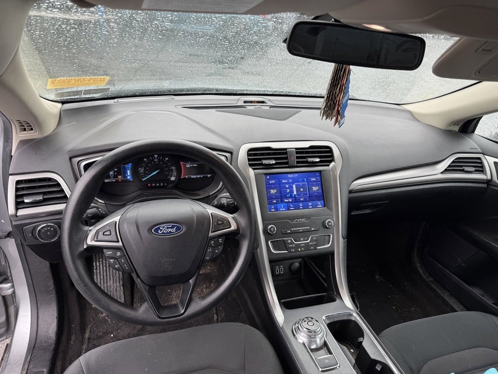 Used 2020 Ford Fusion SE image 13