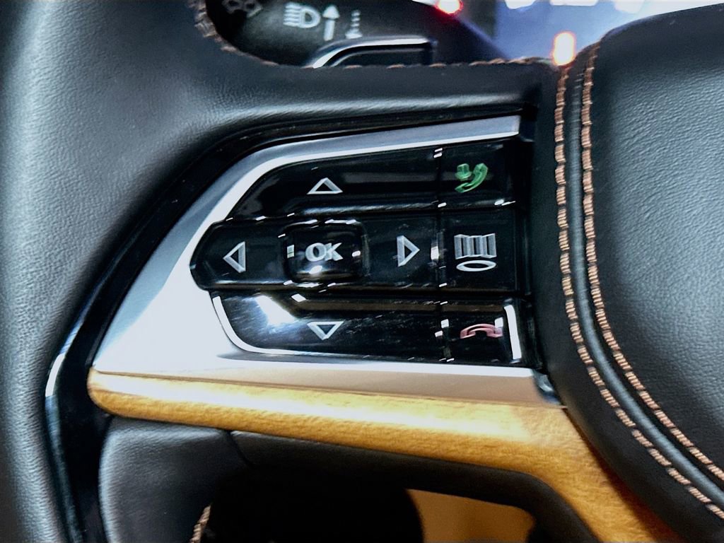 Used 2025 Jeep Grand Cherokee Summit AWD/4WD image 28