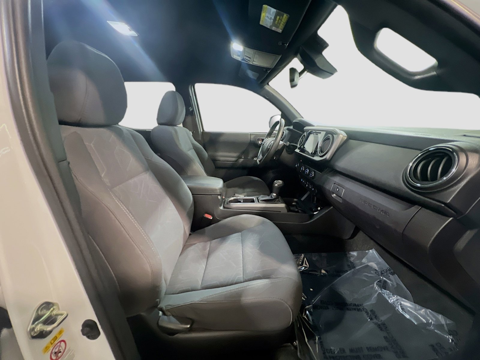 Used 2018 Toyota Tacoma TRD Off-Road w/ Technology Package RWD image 18
