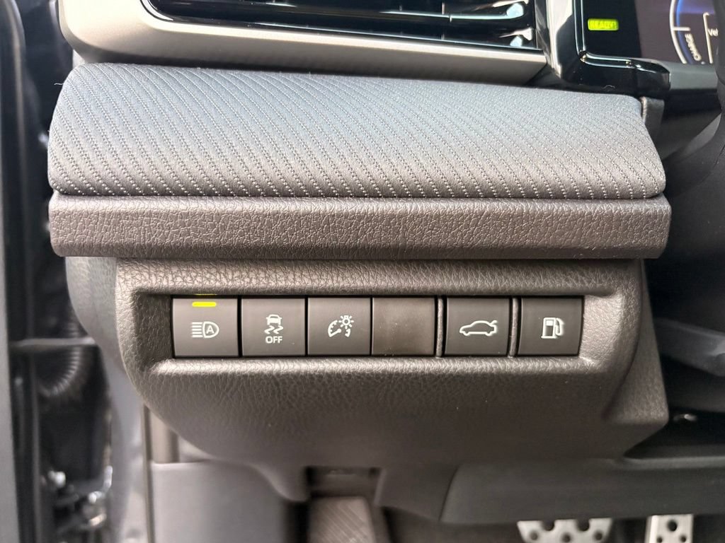 Used 2026 Toyota Camry Hybrid FWD image 19