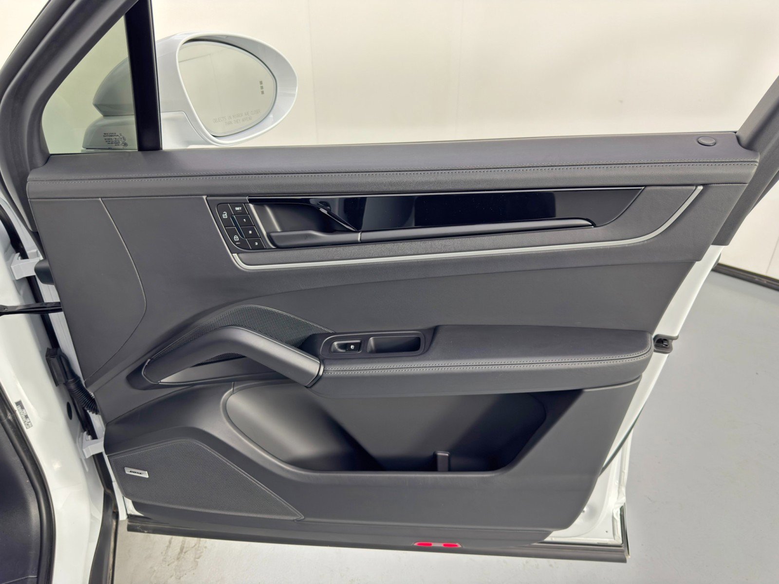 Used 2024 Porsche Cayenne S w/ Premium Package Plus image 45