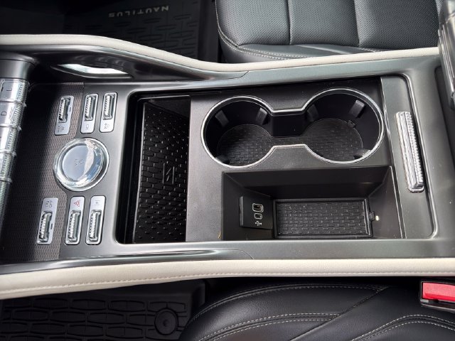 Used 2024 Lincoln Nautilus Premier w/ Equipment Group 102A AWD/4WD image 29