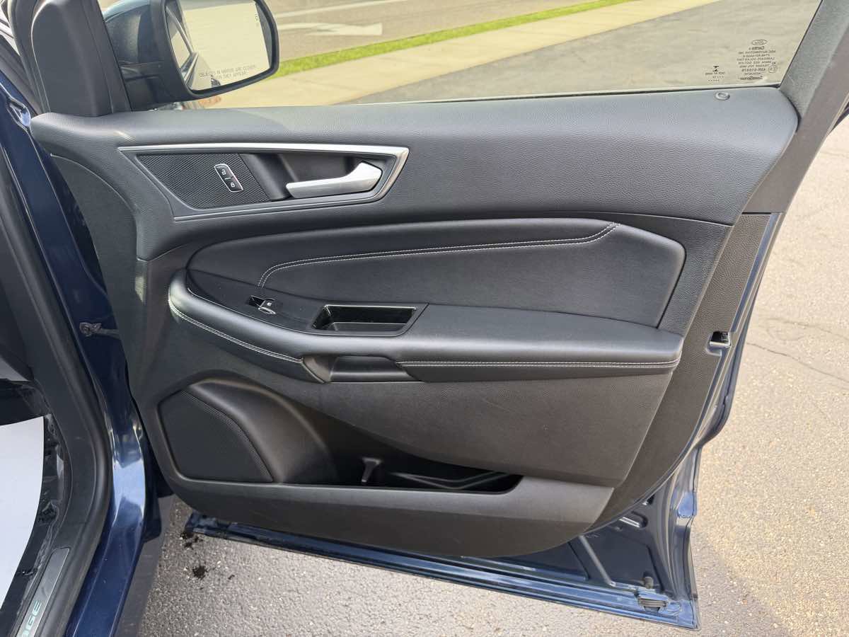 Used 2017 Ford Edge Titanium w/ Technology Package AWD/4WD image 20