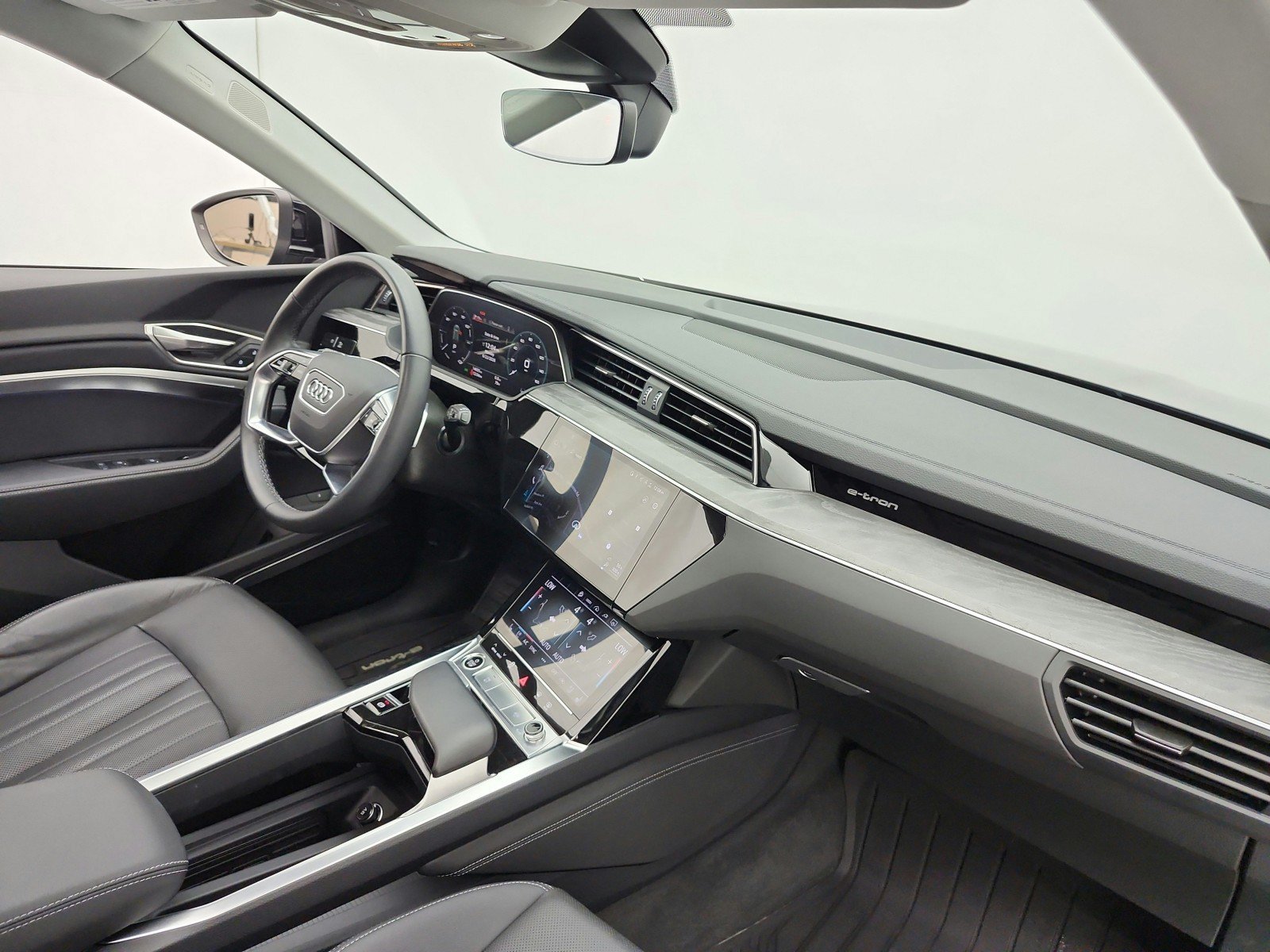 Used 2024 Audi Q8 e-tron Premium Plus w/ Premium Plus Package AWD/4WD image 19