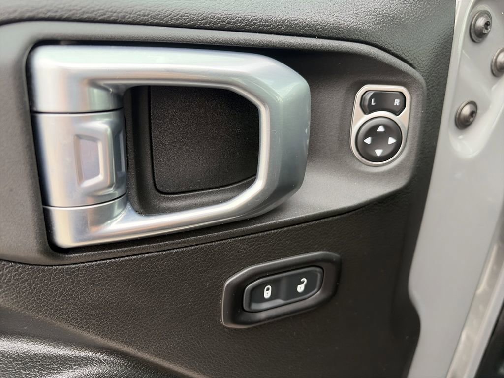 Used 2022 Jeep Wrangler Unlimited Rubicon AWD/4WD image 19