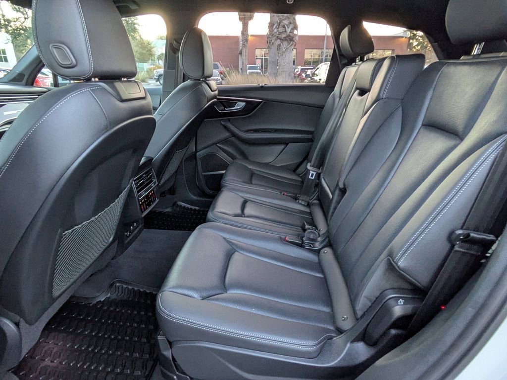 Used 2025 Audi Q7 3.0T Premium Plus image 14