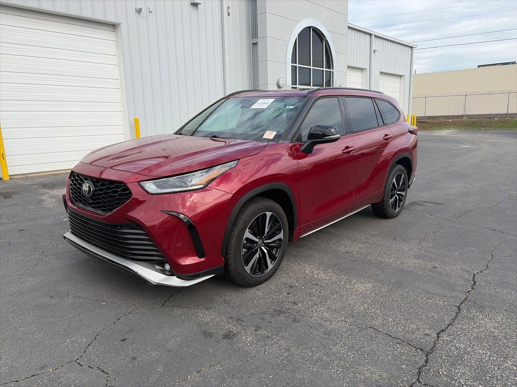 Used 2021 Toyota Highlander XSE image 3