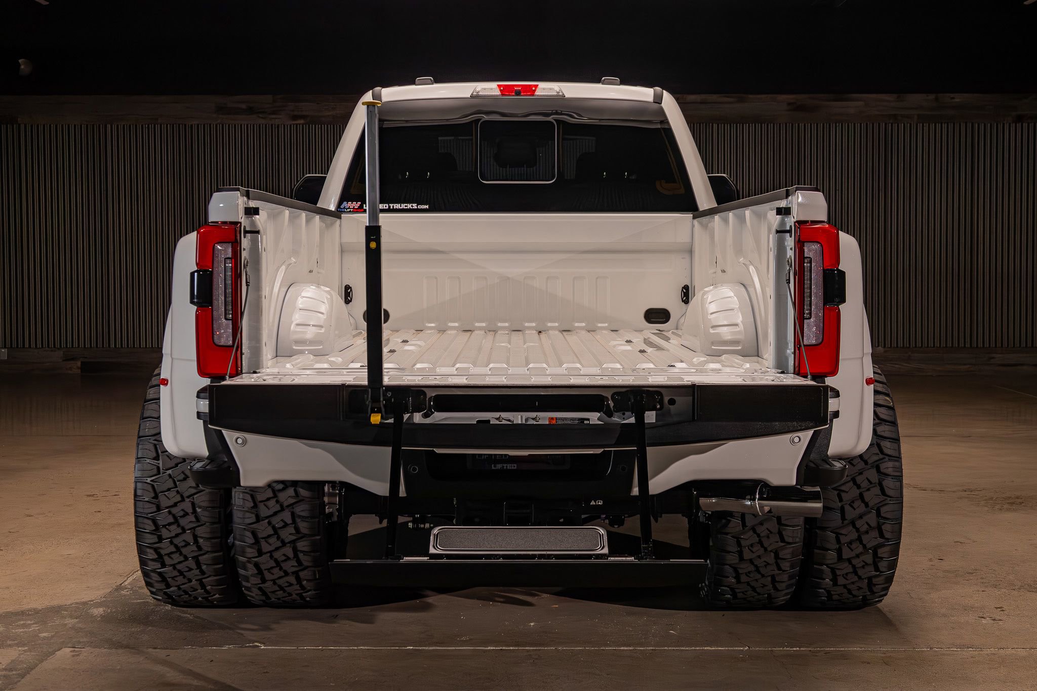 Used 2026 Ford F350 Platinum AWD/4WD image 9
