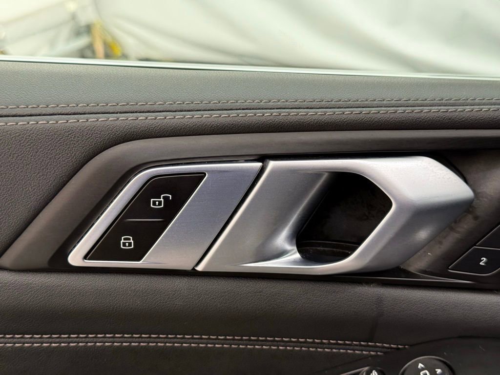 Used 2024 BMW X5 xDrive40i w/ Premium Package image 35