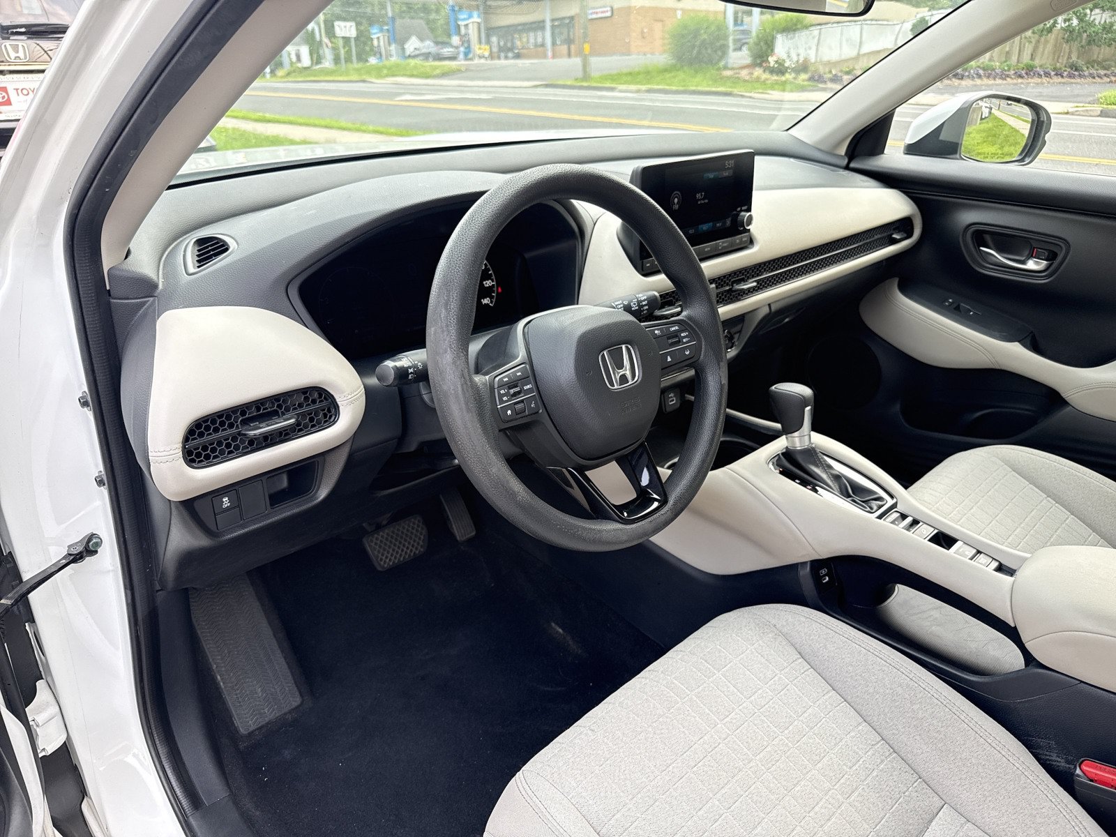 Used 2024 Honda HR-V LX image 12