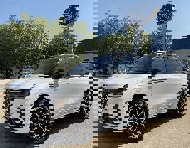 Used 2024 Lincoln Nautilus Reserve w/ Equipment Group 202A