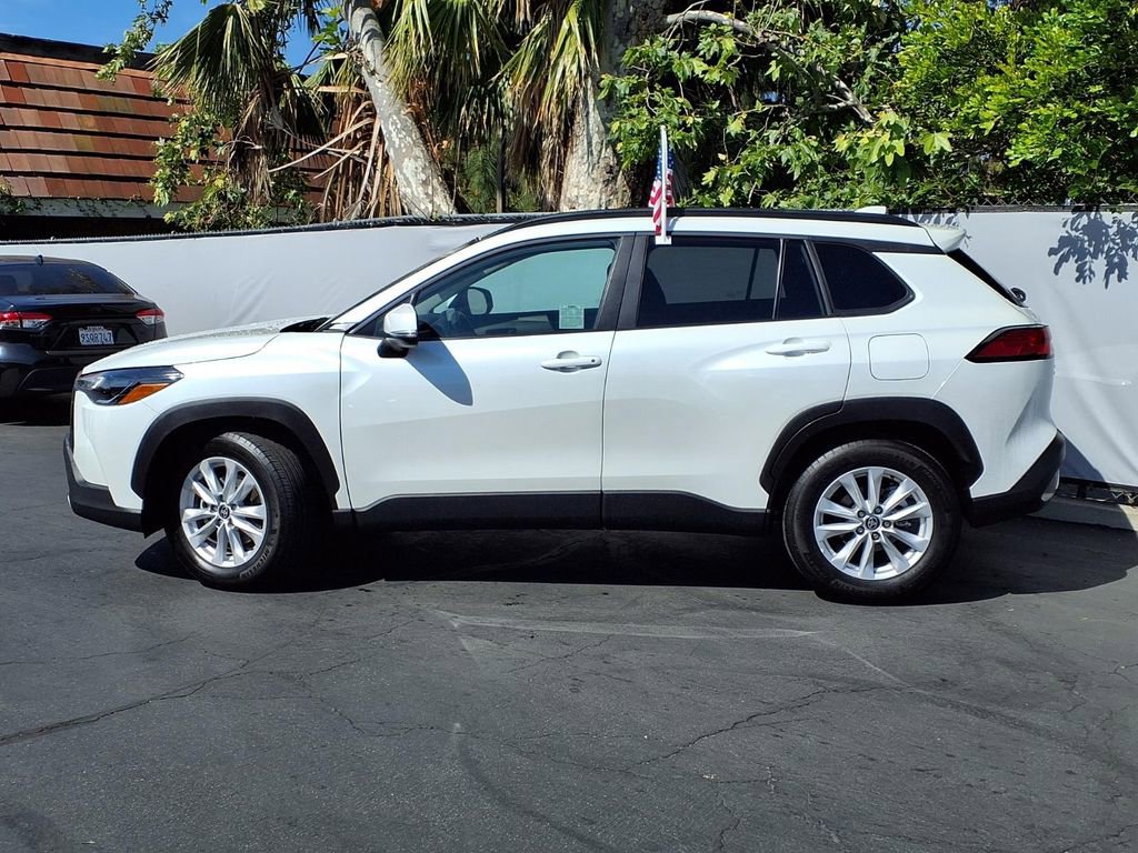 Certified 2024 Toyota Corolla Cross LE w/ Moonroof Package FWD image 3