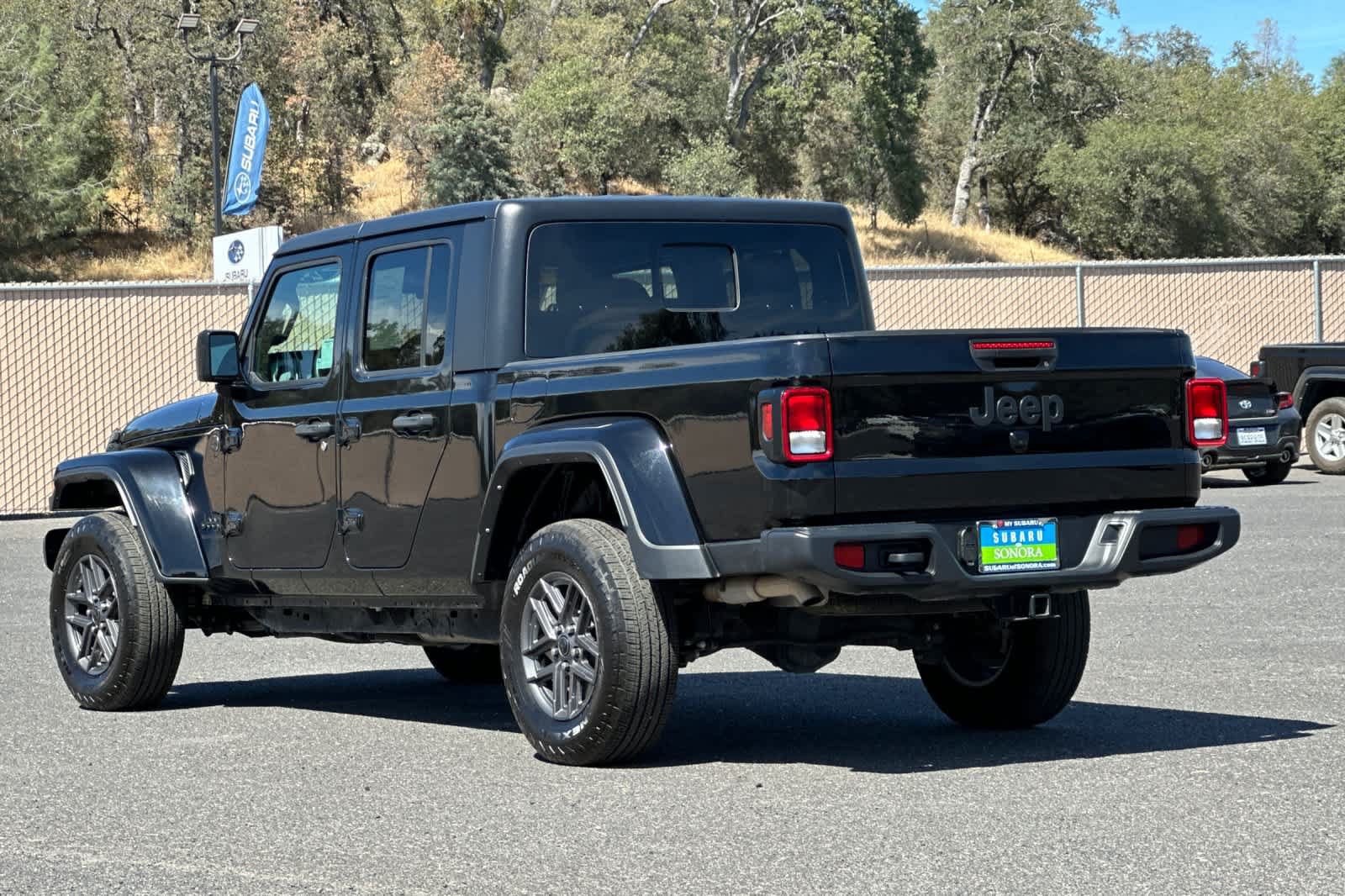 Used 2024 Jeep Gladiator Sport AWD/4WD image 5