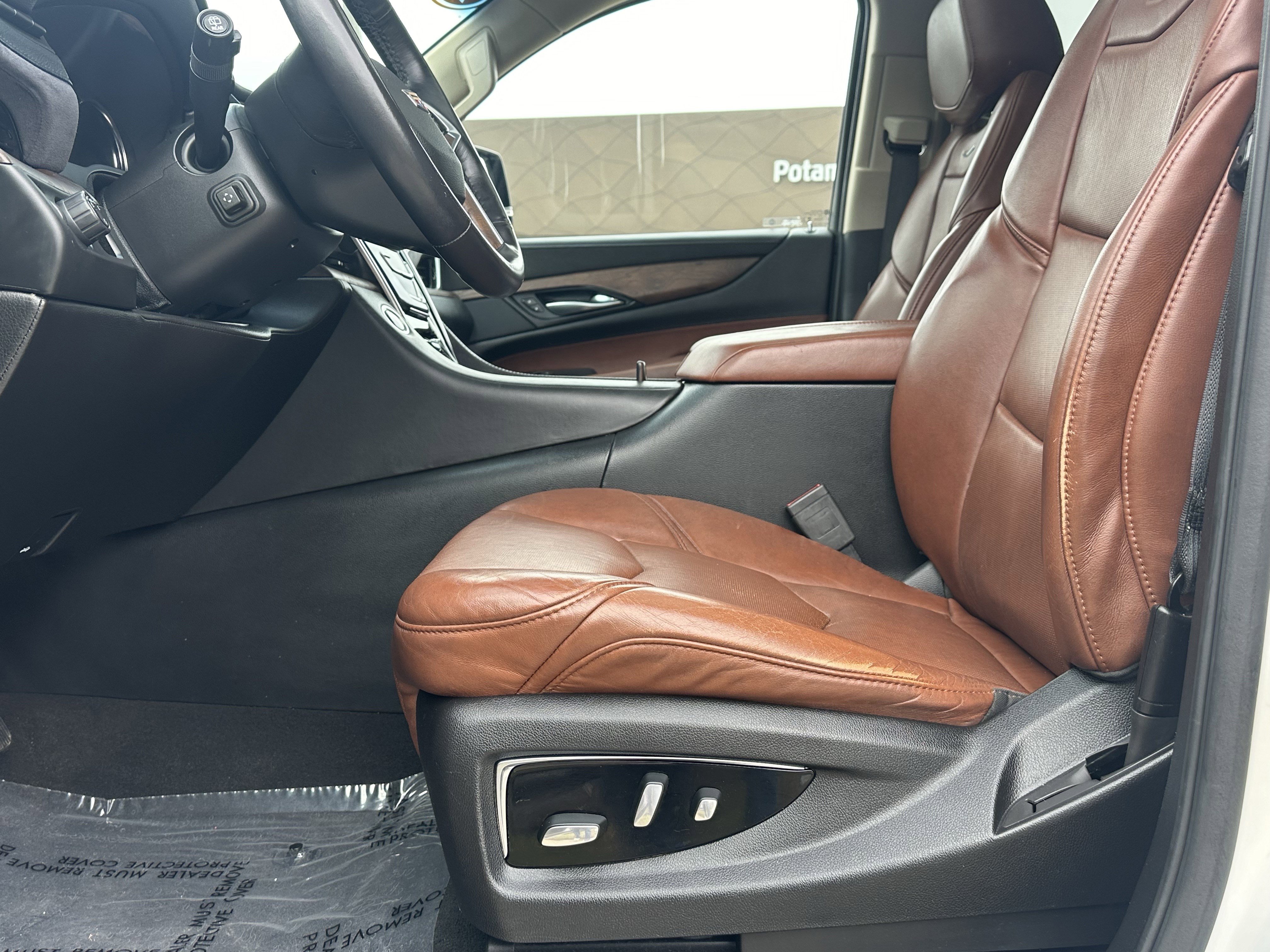 Used 2019 Cadillac Escalade Luxury image 12