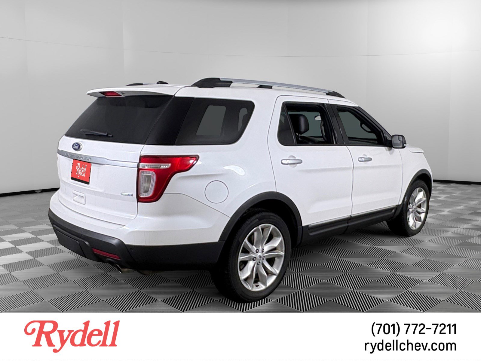 Used 2015 Ford Explorer XLT w/ Equipment Group 202A image 5