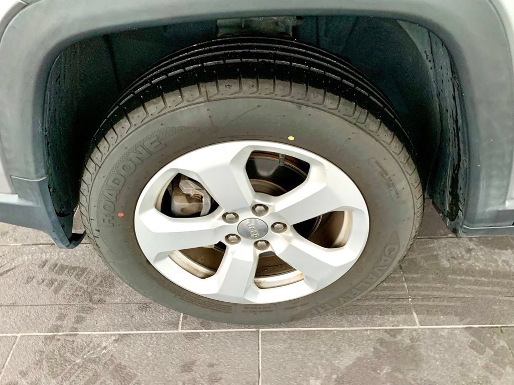 Used 2019 Jeep Compass Latitude w/ Popular Equipment Group AWD/4WD image 9