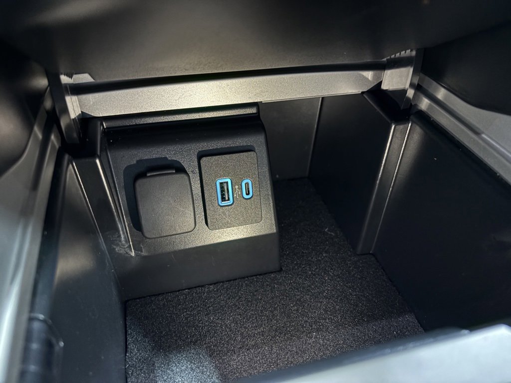 Used 2023 Ford Explorer XLT w/ Equipment Group 202A image 15