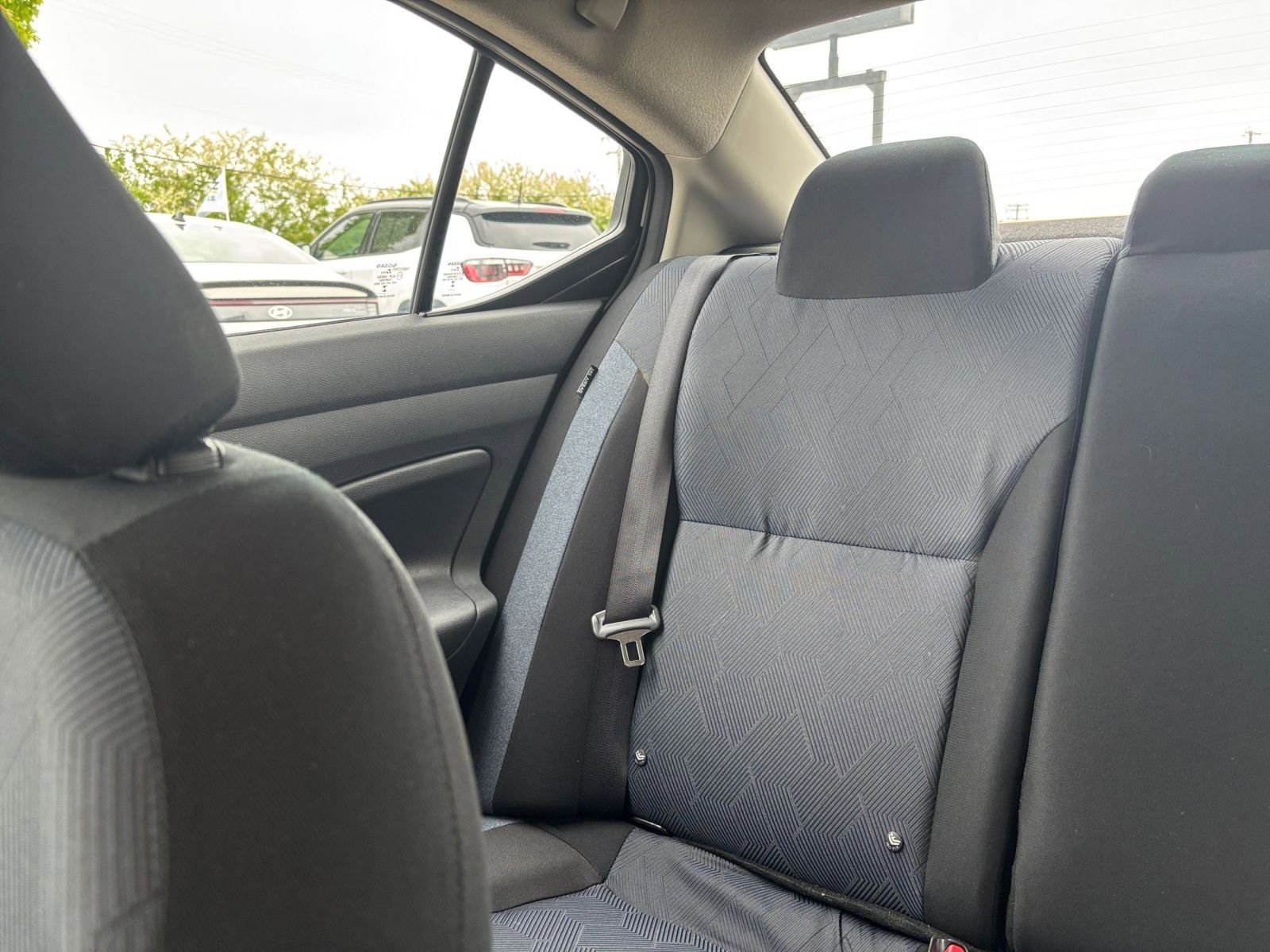 Used 2025 Nissan Versa SV FWD image 34