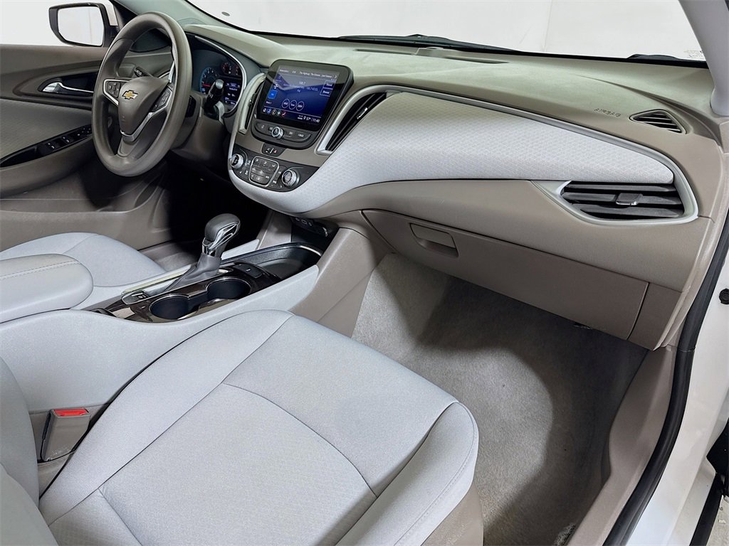 Used 2022 Chevrolet Malibu LT image 25