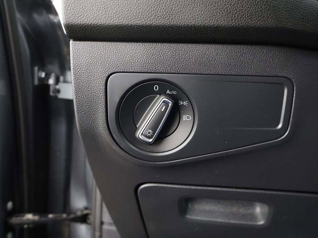 Used 2023 Volkswagen Tiguan SE w/ Panoramic Sunroof Package image 41