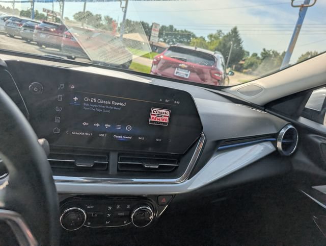 Used 2025 Chevrolet Trax LT w/ LT Convenience Package FWD image 18