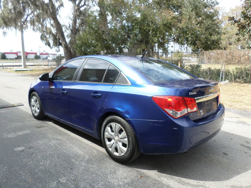Used 2013 Chevrolet Cruze LS image 5