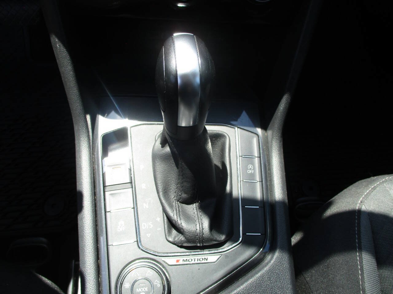 Used 2018 Volkswagen Tiguan S AWD/4WD image 11