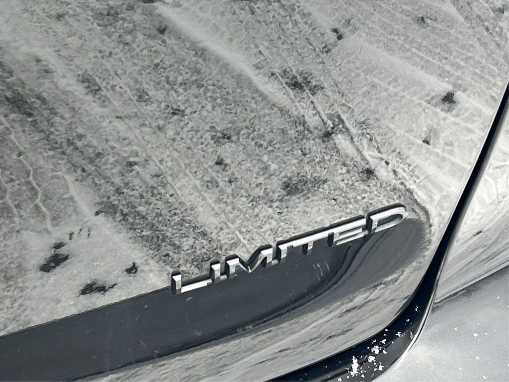 Used 2020 Chrysler Pacifica Limited w/ Quick Order Package 27H Red S image 17