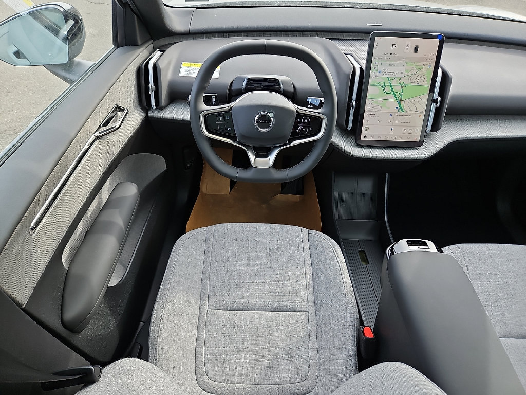 New 2025 Volvo EX30 Ultra w/ Protection Package Premier AWD/4WD image 9