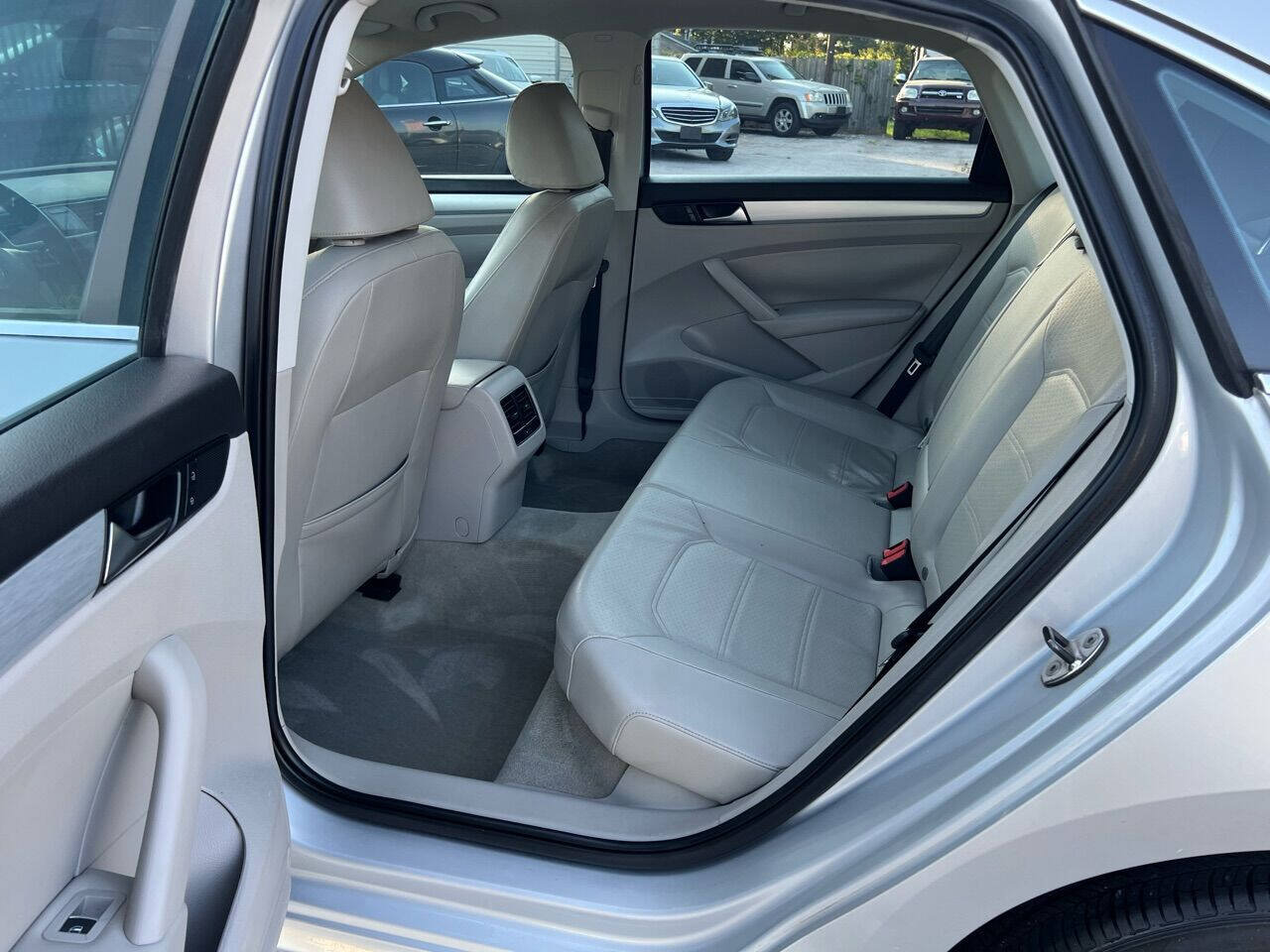 Used 2013 Volkswagen Passat TDI SE FWD image 15