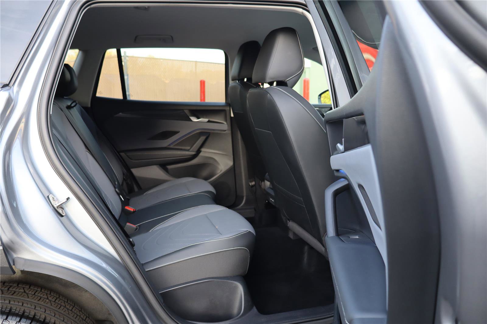 Certified 2025 Volkswagen Tiguan SE AWD/4WD image 27
