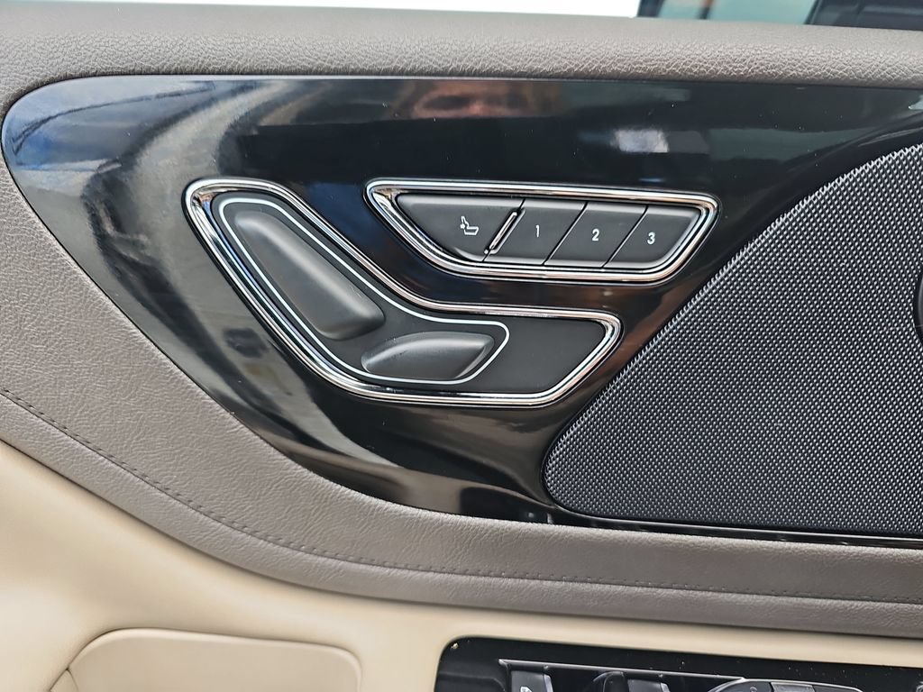 Used 2022 Lincoln Aviator Reserve w/ Equipment Group 201A RWD image 28