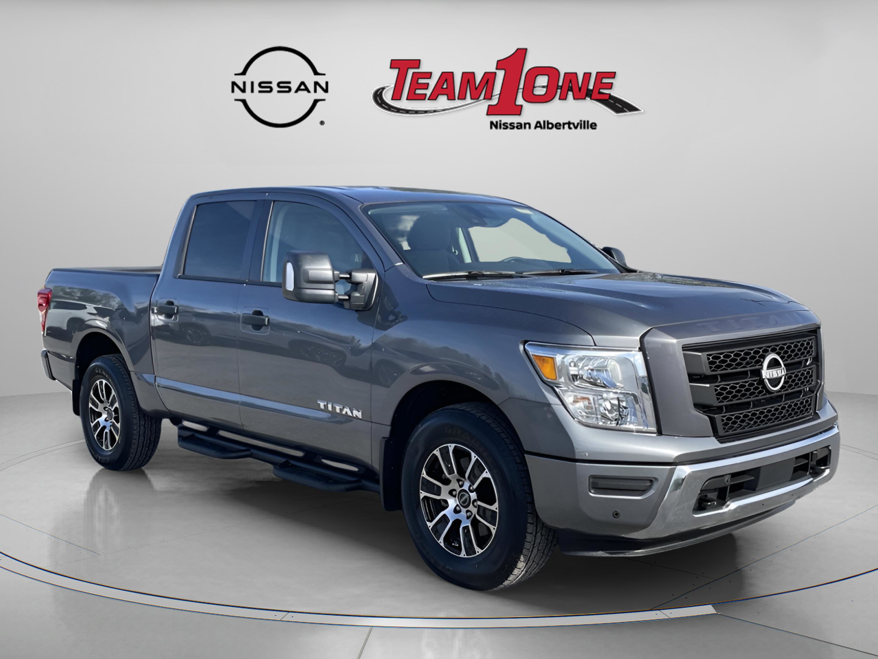 Used 2024 Nissan Titan SV w/ SV Convenience Package image 1