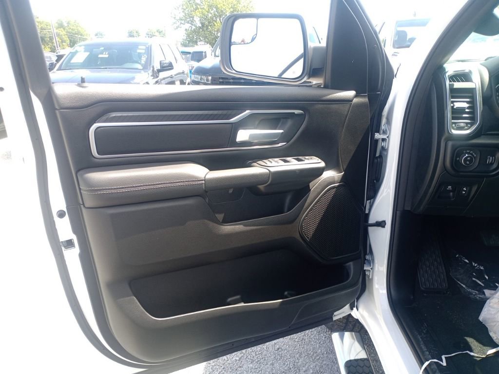New 2026 RAM 1500 4x4 Crew Cab image 13